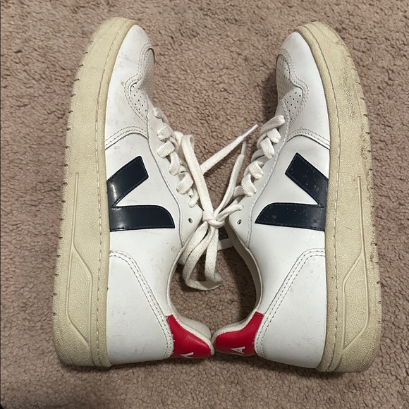 Veja V-10 Leather Sneakers in the Extra White Nautico Pekin - Picture 6 of 9